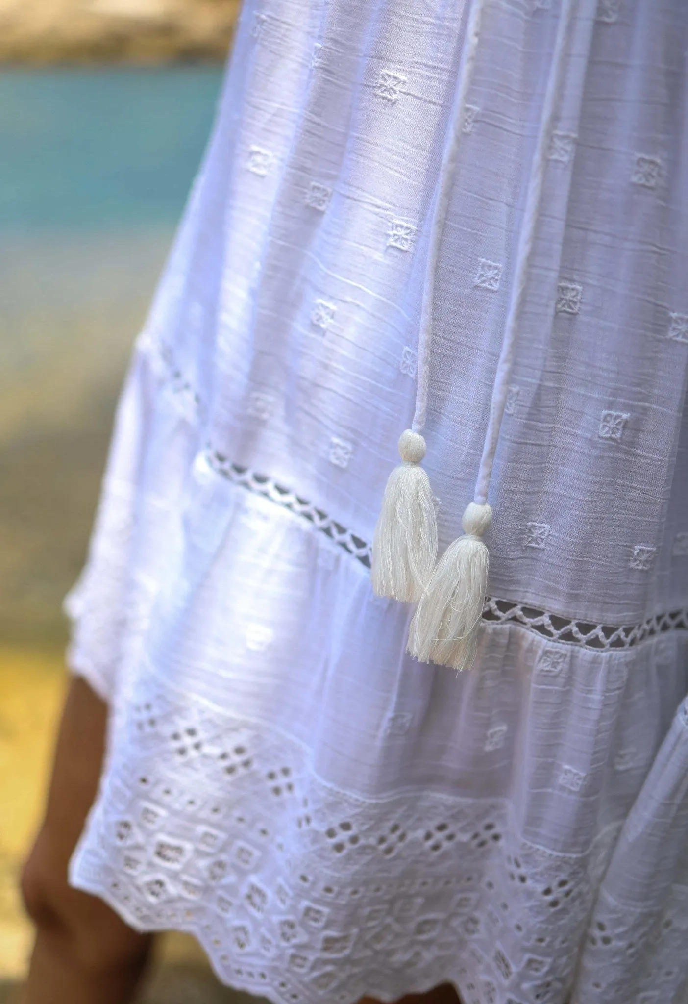 ON THE EDGE - THE VINTAGE EYELET EMBROIDERY SLEEVELESS SUMMER DRESS