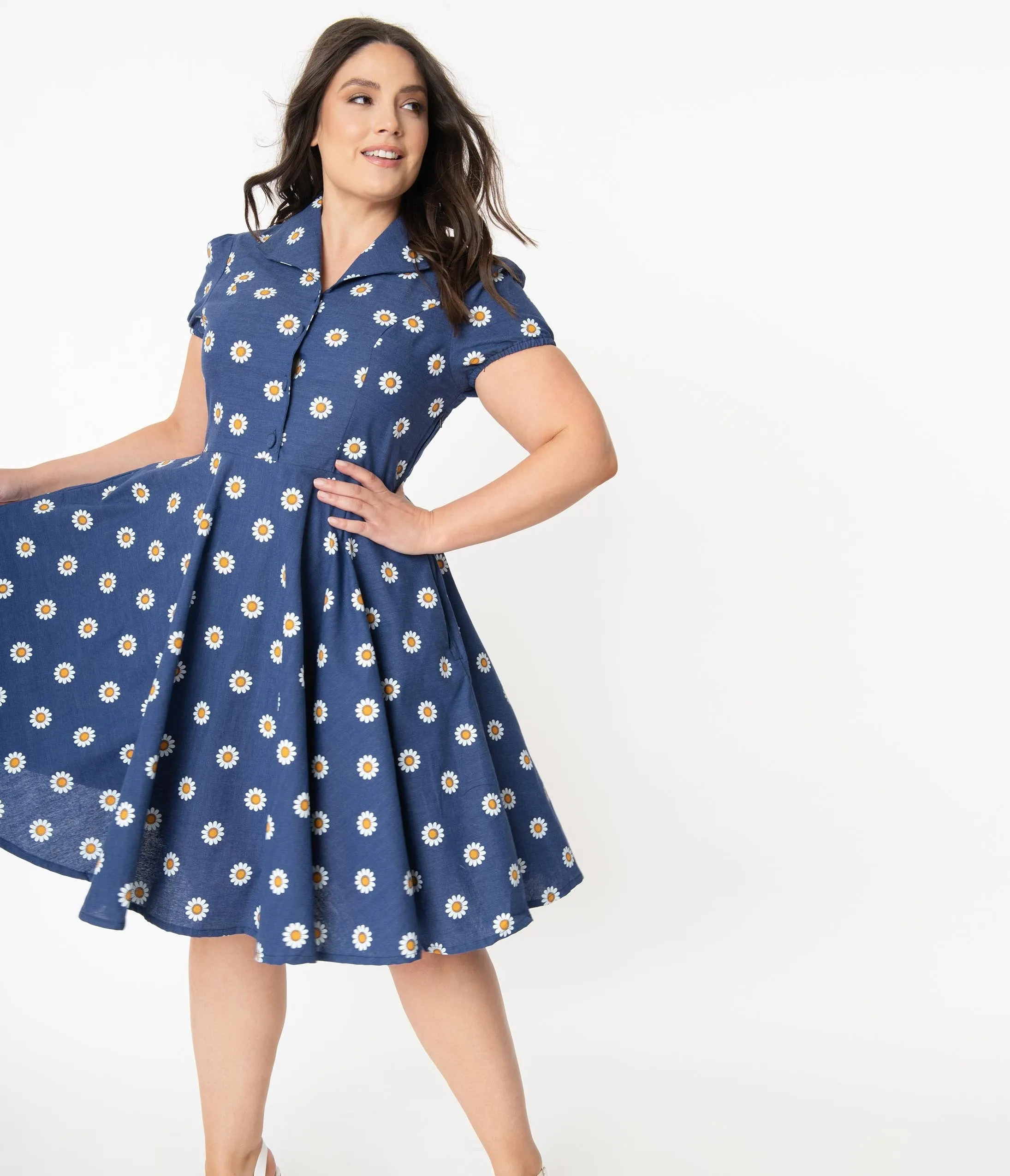 Plus Size 1950s Style Navy Blue Daisy Print Short Sleeve Mona Swing Dress